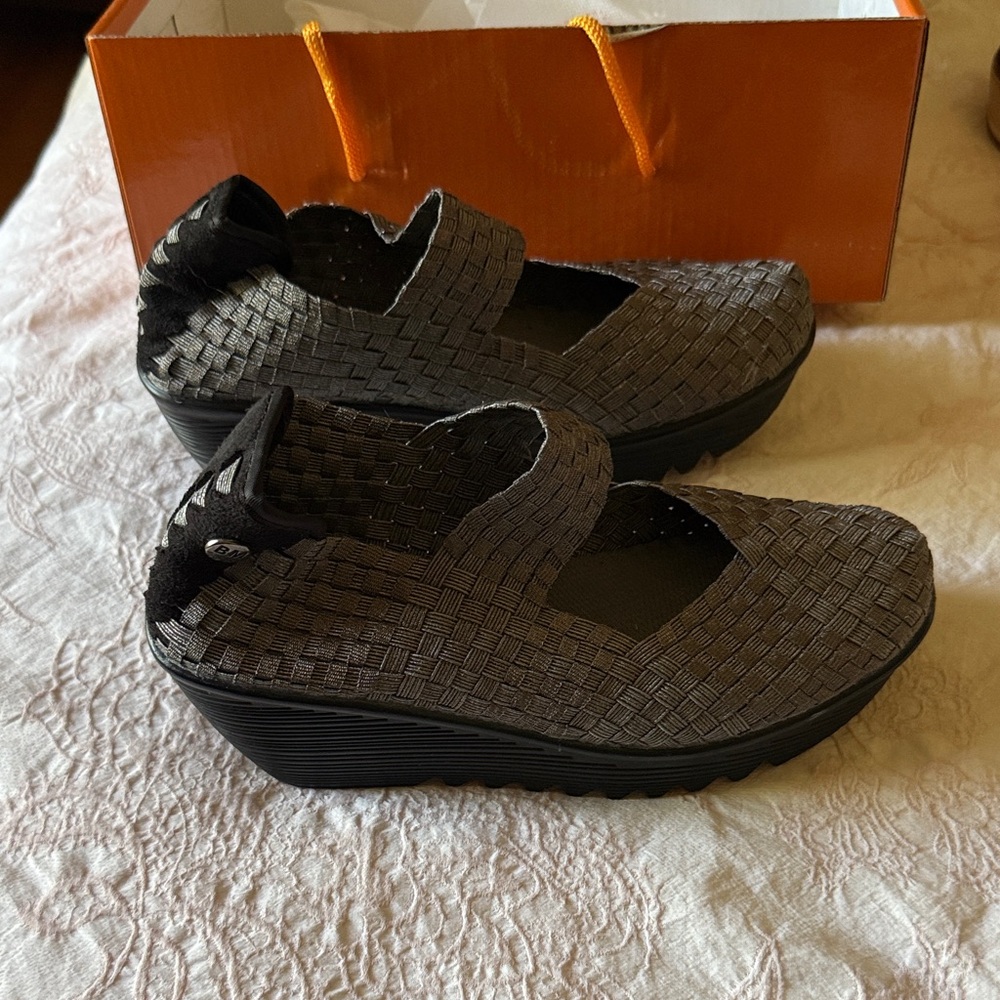 bernie mev Stylish Black Woven Women's Shoes
